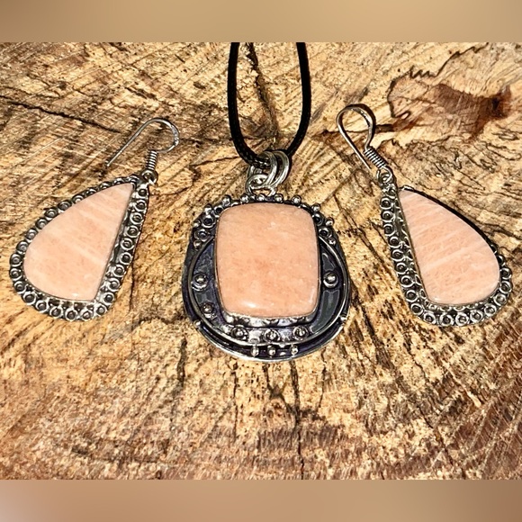 Peach Moonstone Crystal Pendant & Earrings - Picture 2 of 4